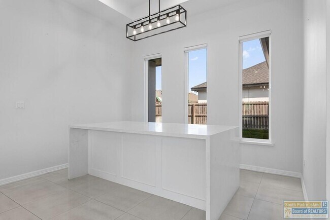 Building Photo - 7401 Hana Dr