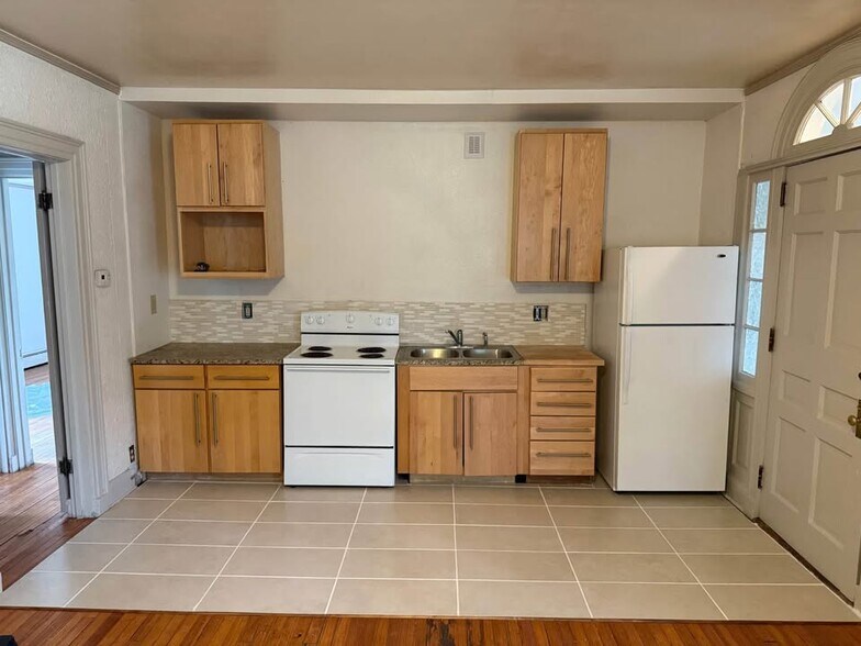 Primary Photo - 318 S 15th St