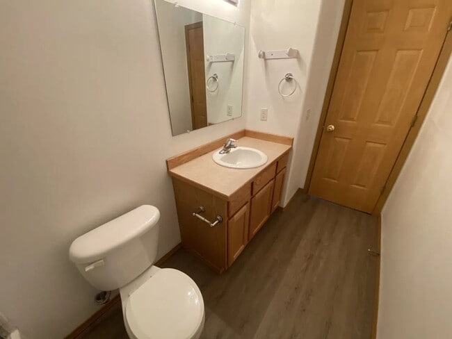 Building Photo - 2 Bedroom, 1 Bathroom in Southwest Anchorage.