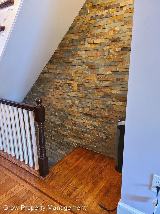 Building Photo - 2 br, 1.5 bath House - 929 Sigel Street