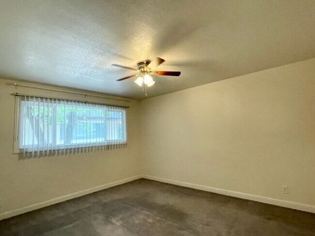 Building Photo - 1825 Stokes St