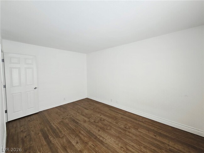 Building Photo - 5081 River Glen Dr