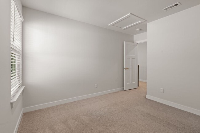 Building Photo - 4BR House