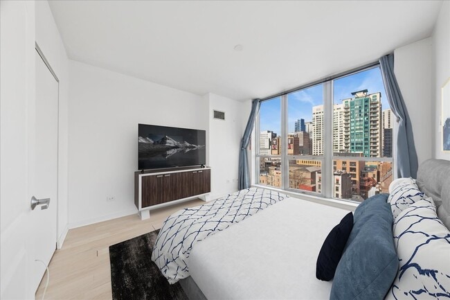 Building Photo - 600 N Dearborn St