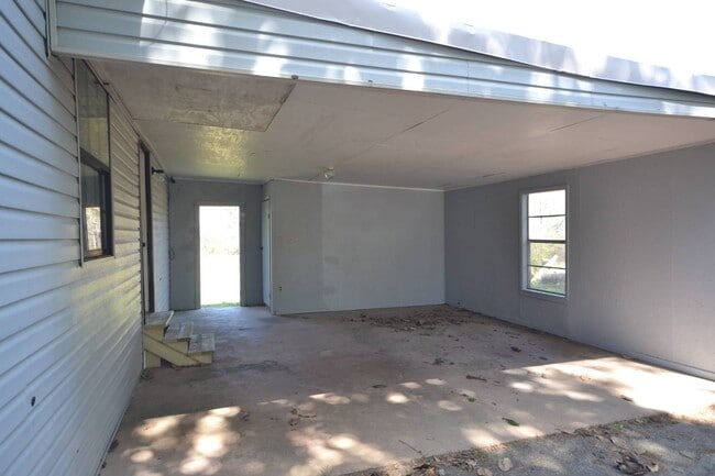 Building Photo - 412 West University