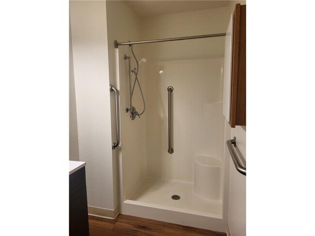 Building Photo - 609 Main St S