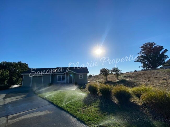Building Photo - ~ Country Home ~ 2 Bedrooms & 2 Full Bathr...