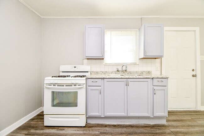 Building Photo - 5000 Noble St