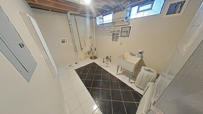 Building Photo - "Spacious 4-Bedroom Gem with 3 Full Baths ...