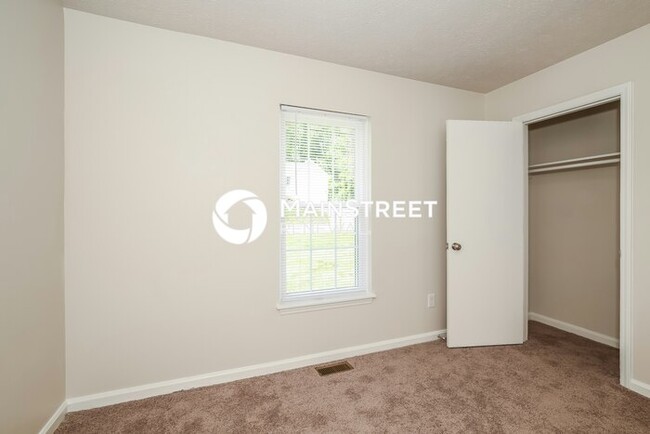 Building Photo - 821 Dogwood Cir
