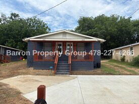 Building Photo - 2431 Monroe Ave