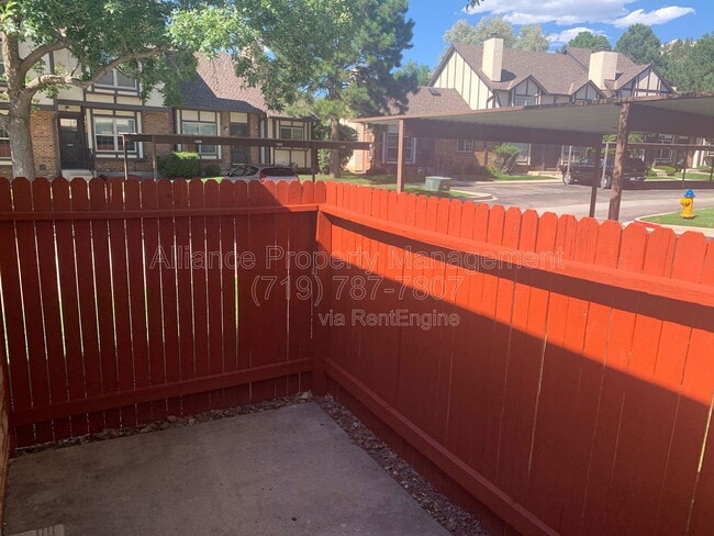 Building Photo - 5589 Tamworth Dr