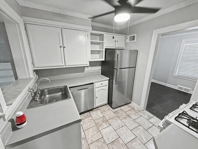 Building Photo - 987 Parkhaven Ln