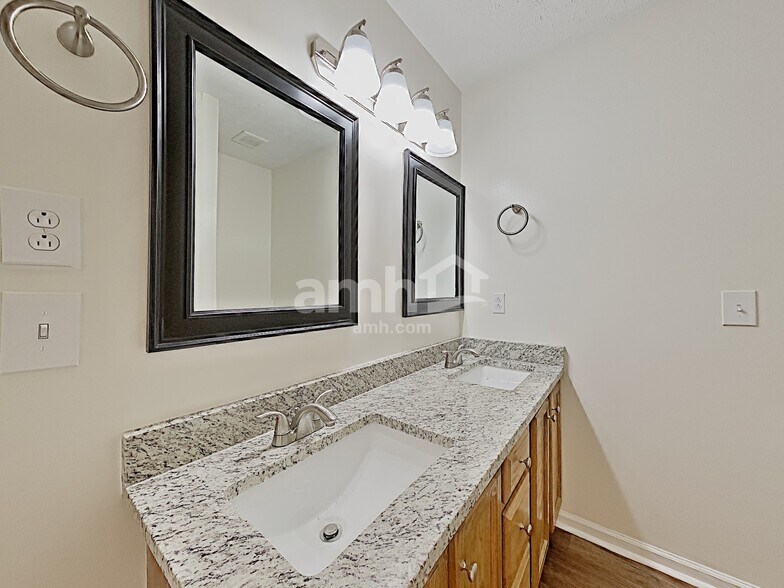 Building Photo - 1507 Killarney Dr