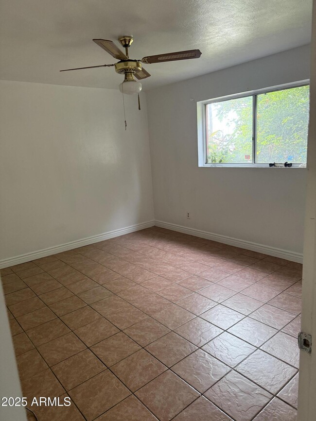 Building Photo - 5131 W Earll Dr