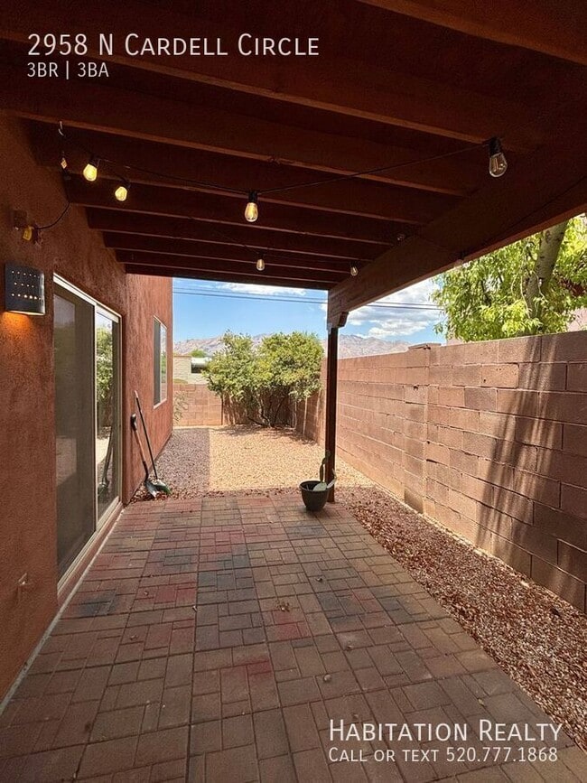 Building Photo - 2958 N Cardell Cir