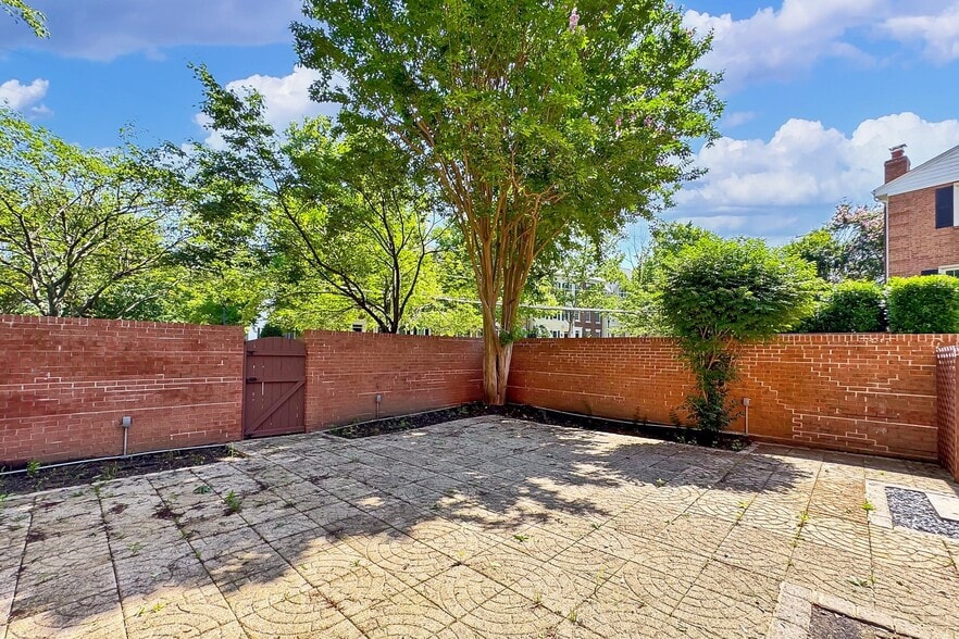 Building Photo - 6572 Flagmaker Ct