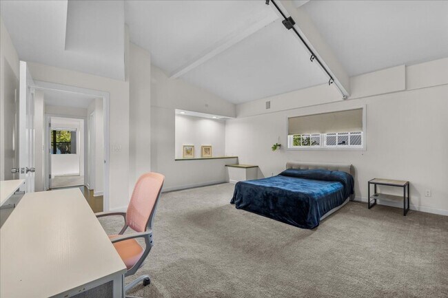 Building Photo - 3824 Gaines Dr