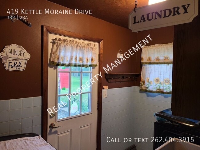 Building Photo - 419 Kettle Moraine Dr