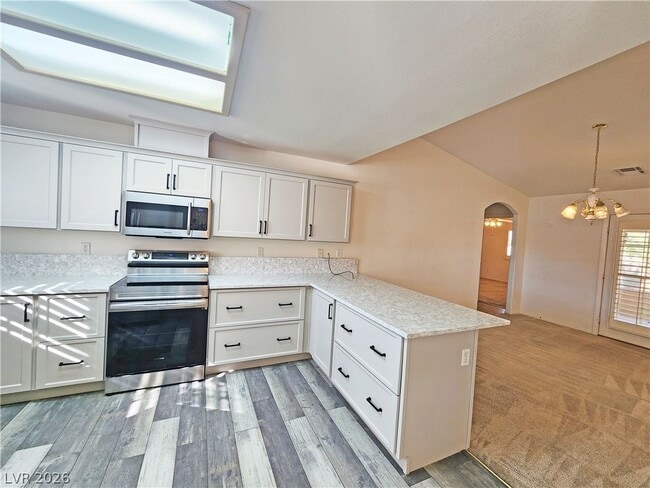 Building Photo - 380 Round Up Ct