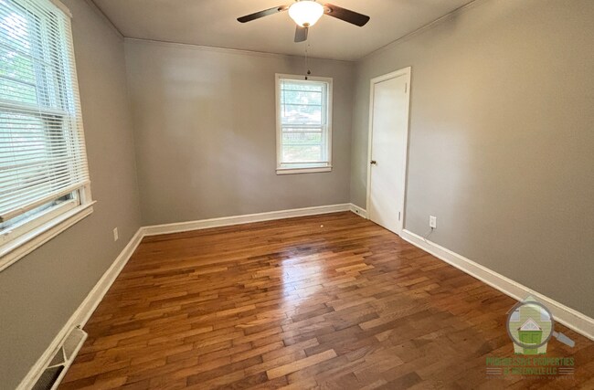 Building Photo - 206 Von Hollen Dr