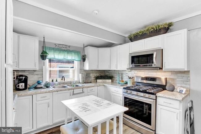 Building Photo - 3-bedroom ranch East York.
