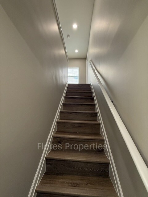 Building Photo - 1018 Urana Ave