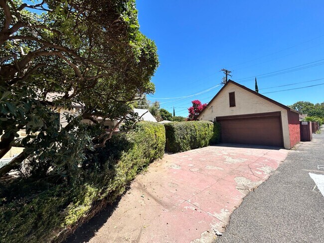 Building Photo - 4 Bedroom/2 Bath Modesto Ca
