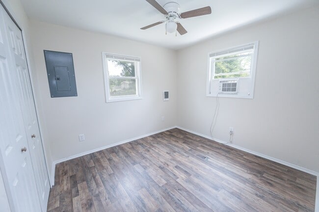 Building Photo - 1205 Kinston St
