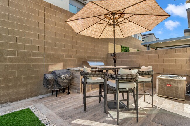 Building Photo - 3193 Centano Ave