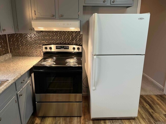 Building Photo - Caroline St. - 3BR / 2BA