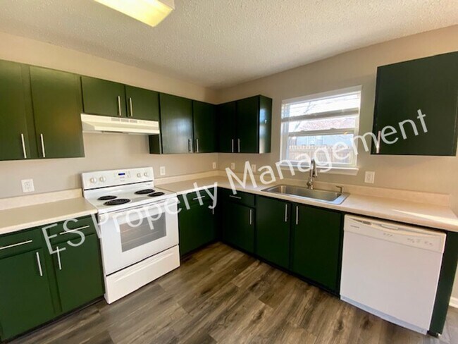 Building Photo - Stunning 3 Bedroom 2 Bath Home in Franklin Township!
