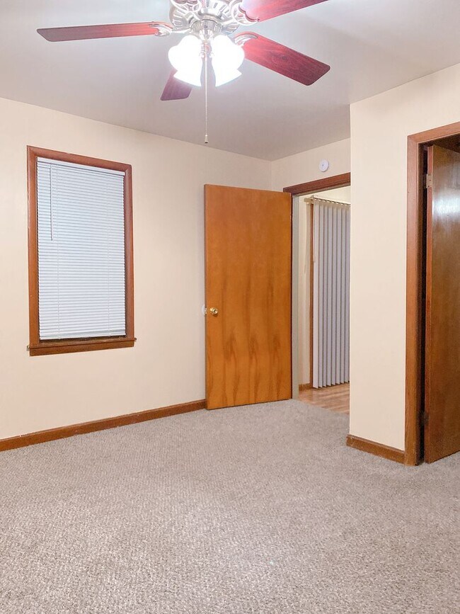 Building Photo - Beautiful 3 bed South Omaha/Hanscom Park Home with Attaced 1 car garage! $1,425!