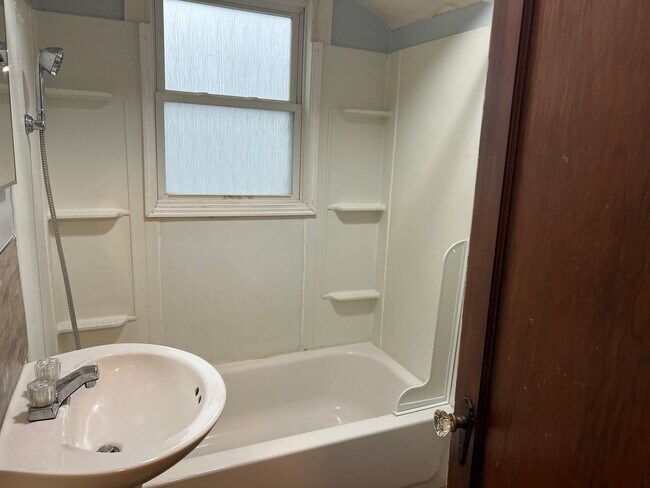 Building Photo - Downtown Springfield Unit