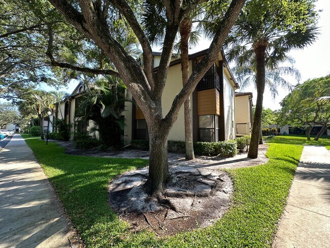 Building Photo - 4509 Carambola Cir S