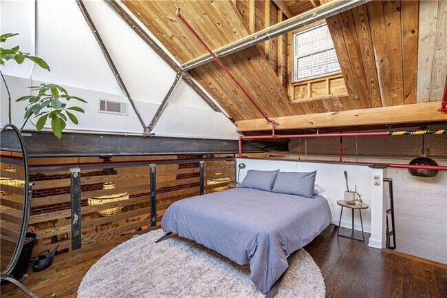 Building Photo - 650 Glen Iris Dr NE