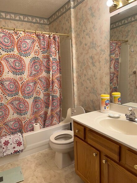 Bath Room 2 - 7392 Ridgepoint Dr