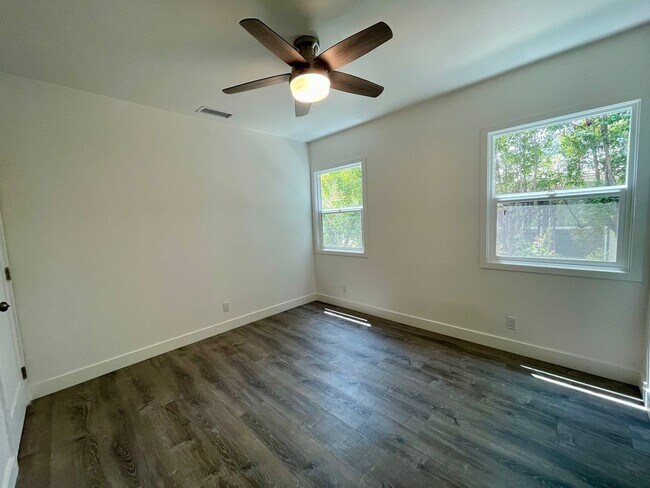Building Photo - Fully Remodeled 4 Bedroom 2.5 Bathroom in ...