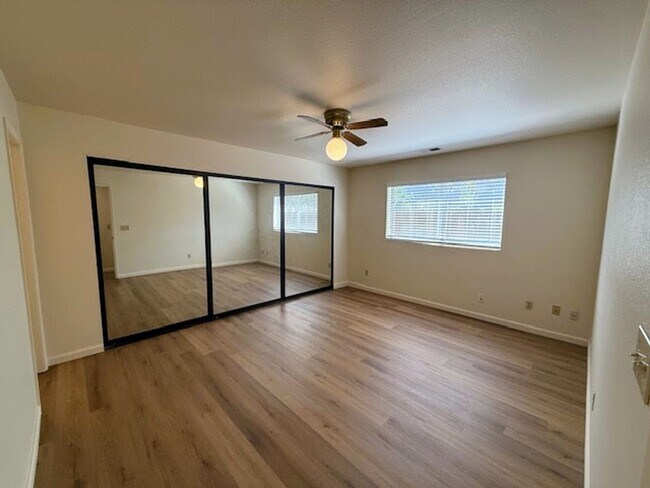 Building Photo - 1295 Alicia Cir