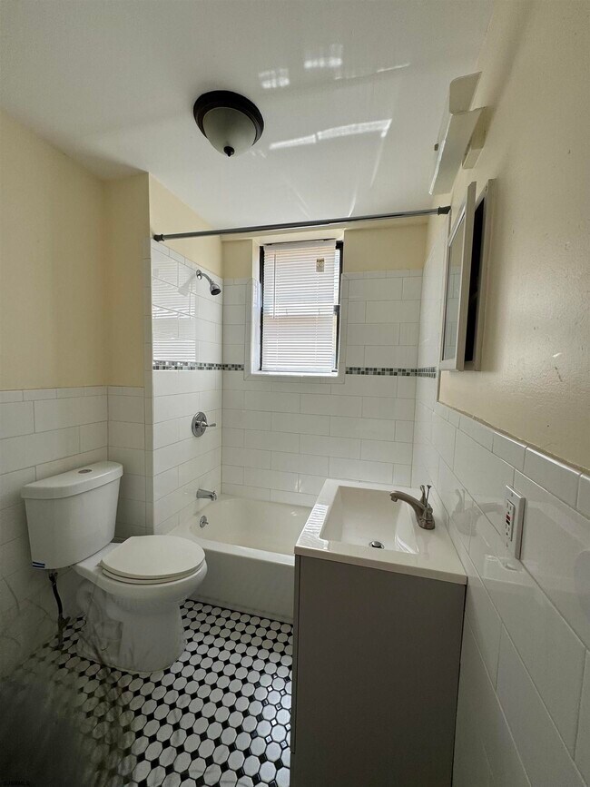 Building Photo - 2 S Bartram Ave