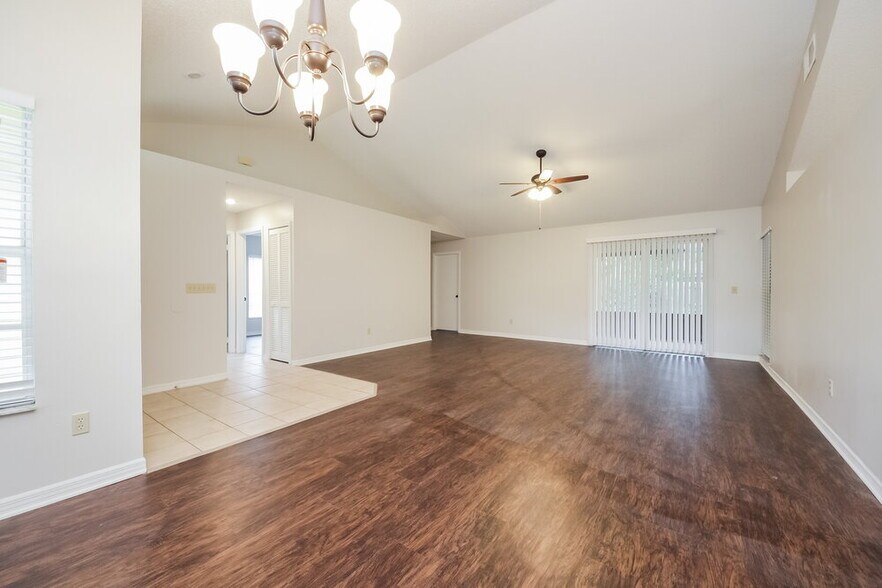 Building Photo - 711 White River Dr