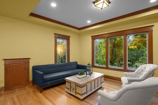 Building Photo - Beautiful 3 bedroom home in Lake Oswego!