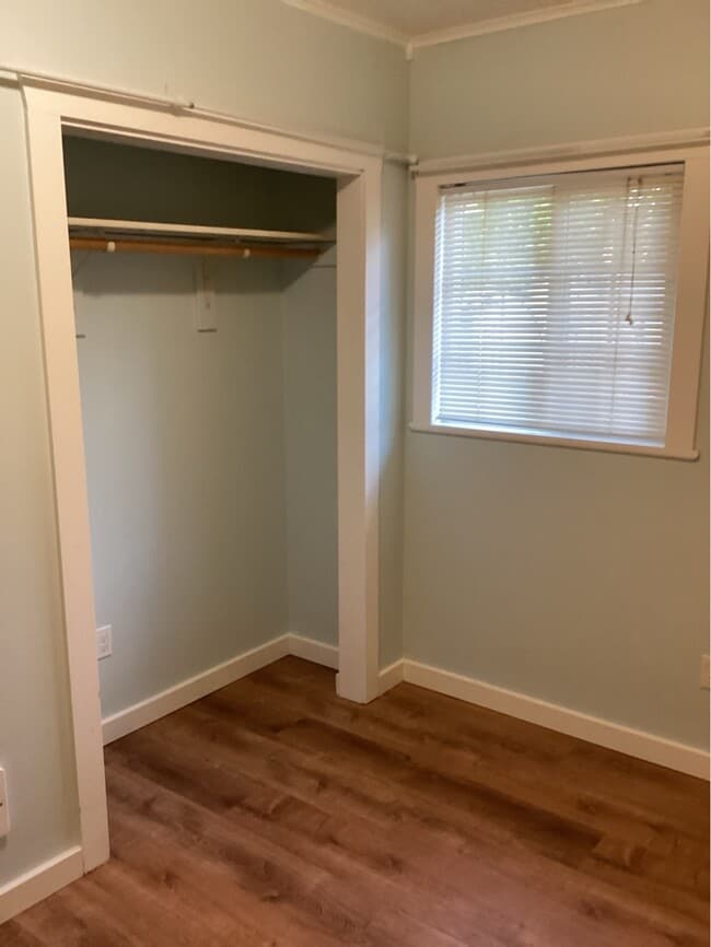 Building Photo - 868 NW 6th St