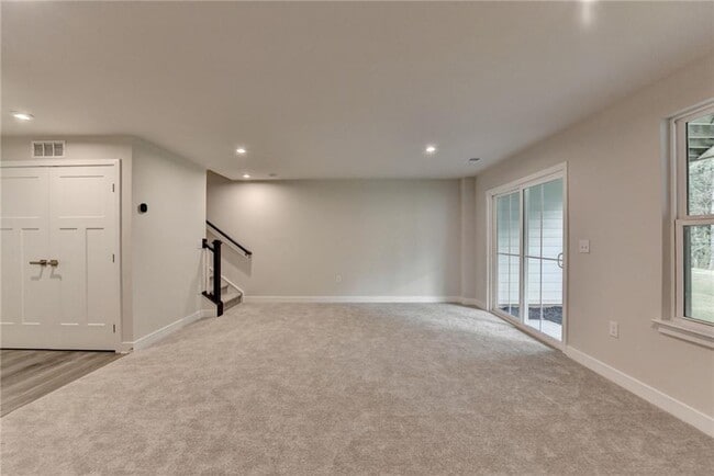 Building Photo - 953 Woods Chapel Rd