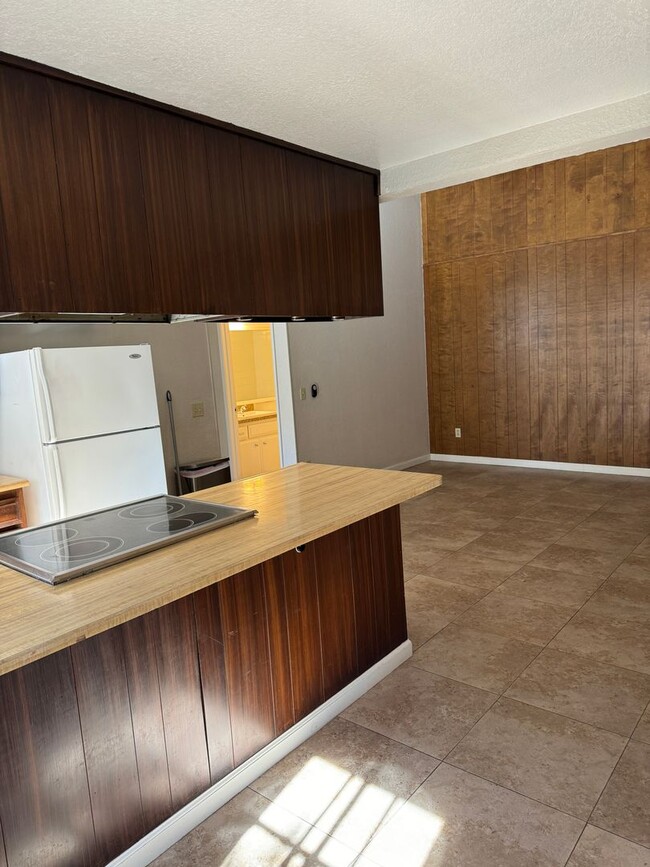 Building Photo - Cute Duplex in Convenient Location!