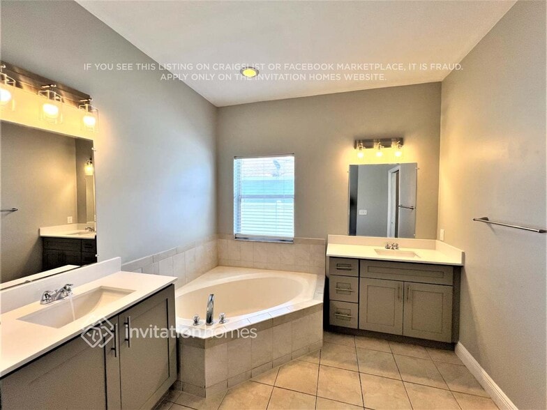 Building Photo - 1462 SW California Blvd