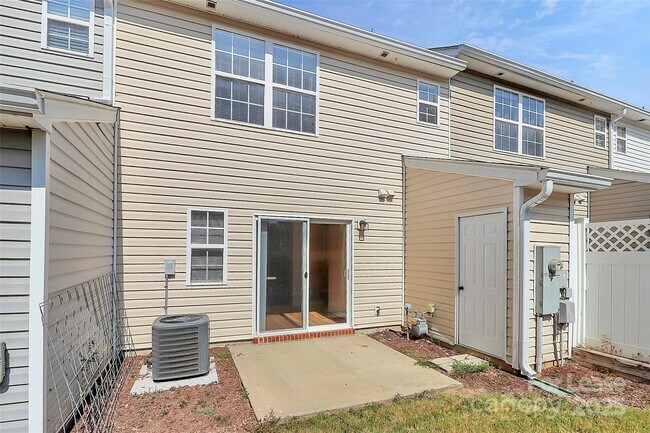 Building Photo - 915 Par One Ct