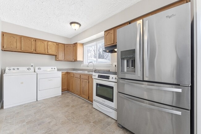 Building Photo - 15762 Isabelle St