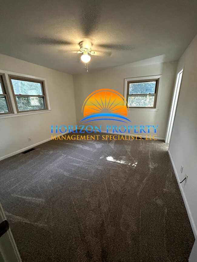 Building Photo - 703 Lantana Way NW