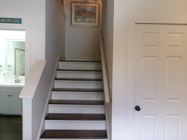 Building Photo - Walk to the Ocean from this 3 bedroom, 2.5...
